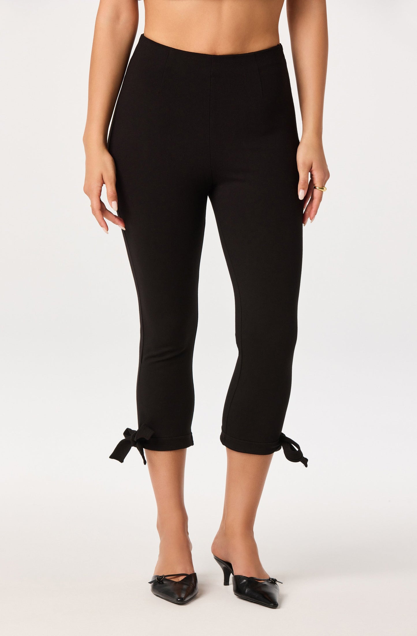 Eliza Bow-Tie Knit Capri Pants