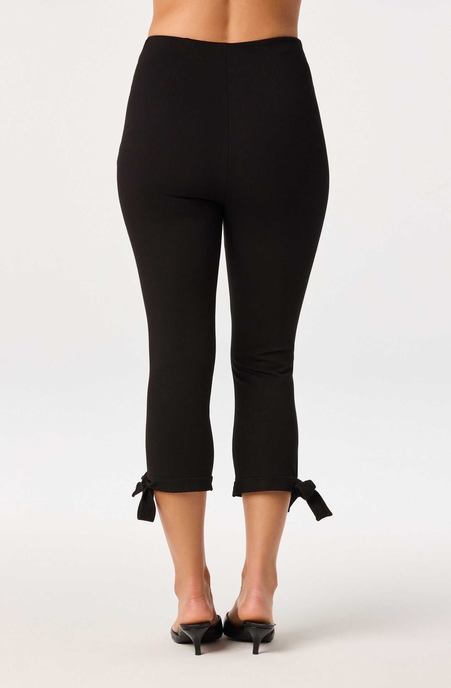 Eliza Bow-Tie Knit Capri Pants
